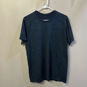Men’s lululemon t shirt. Size medium